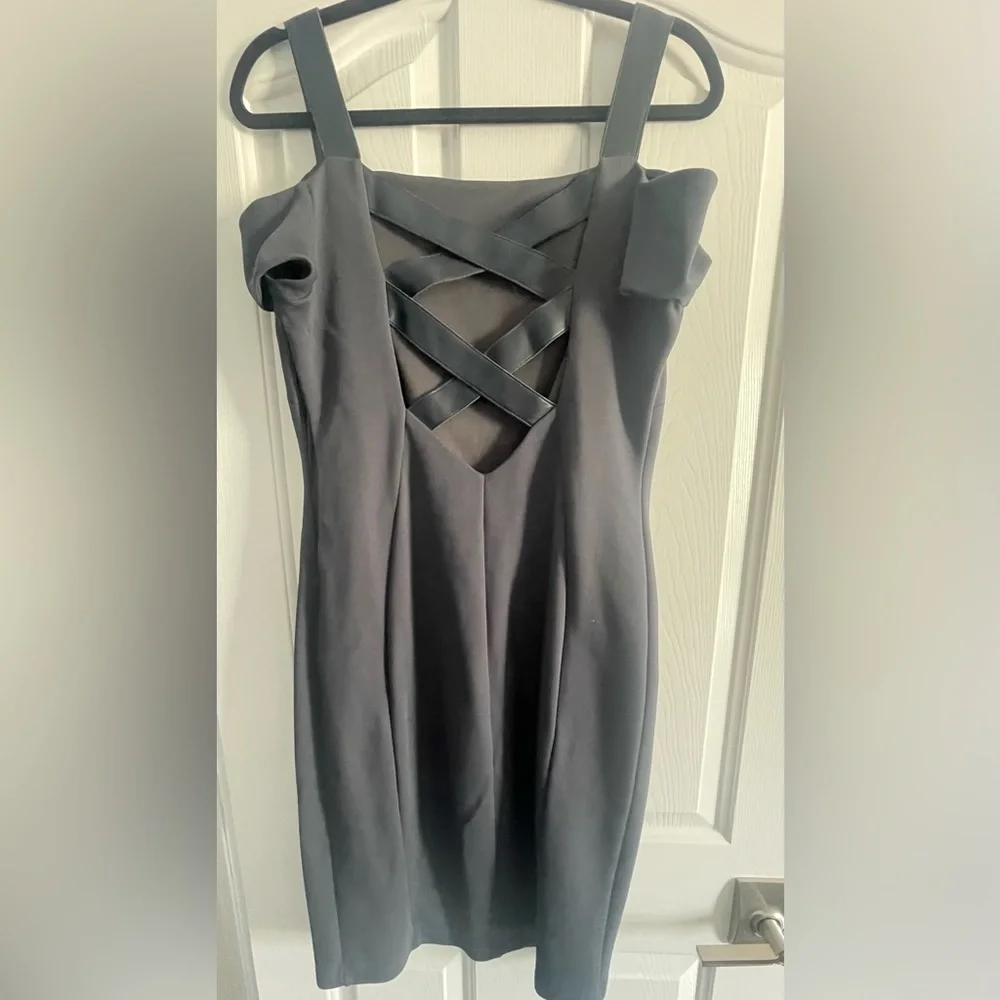 Grey cocktail dress with crisscross back - Picture 1 of 3
